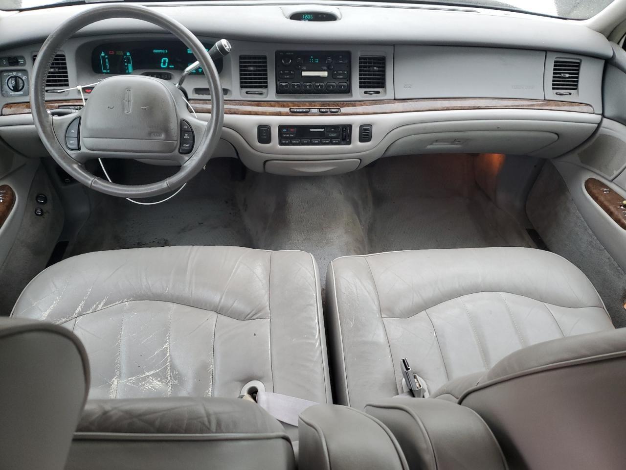 1997 LINCOLN Town Car