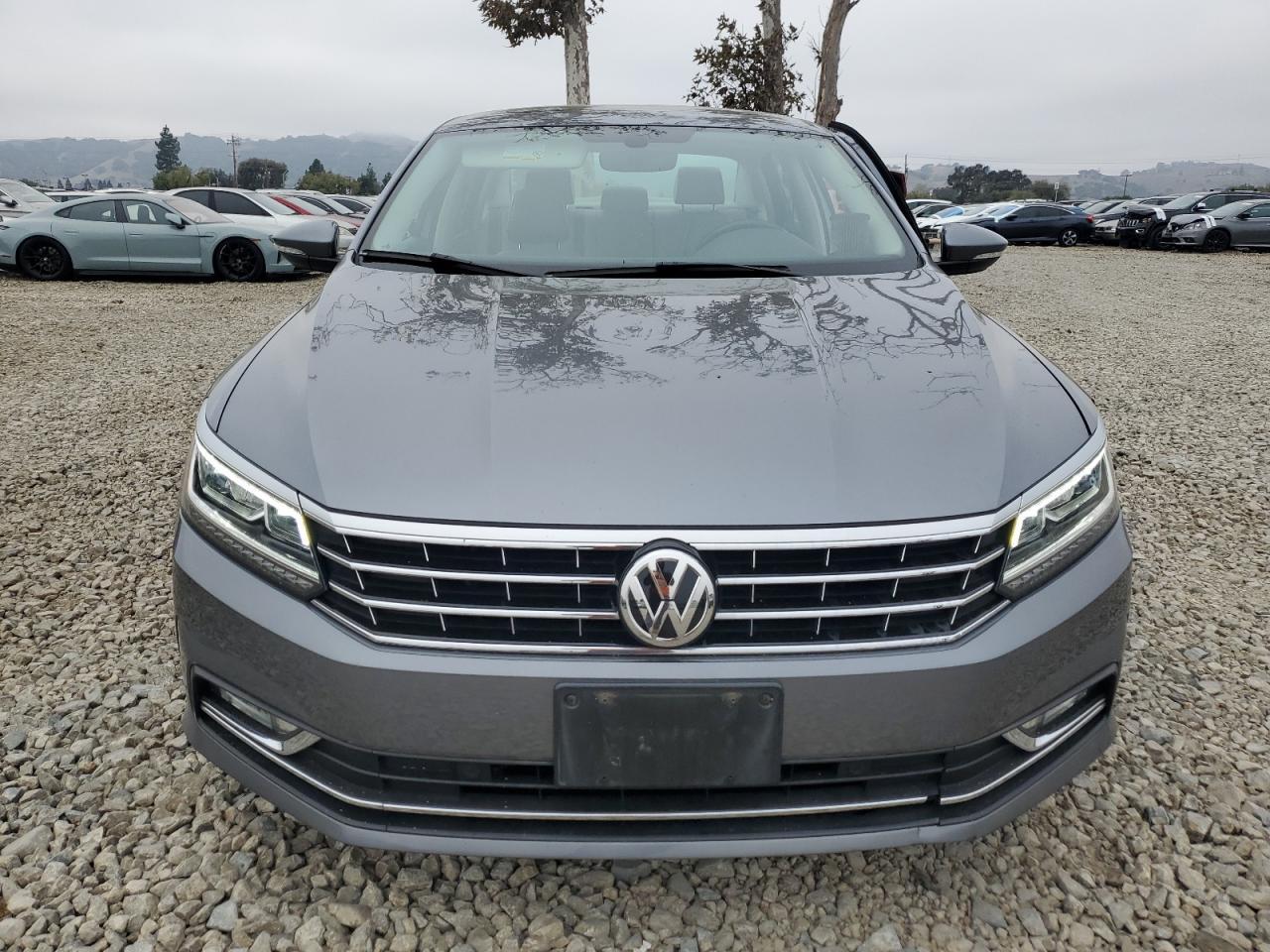 2017 VOLKSWAGEN Passat