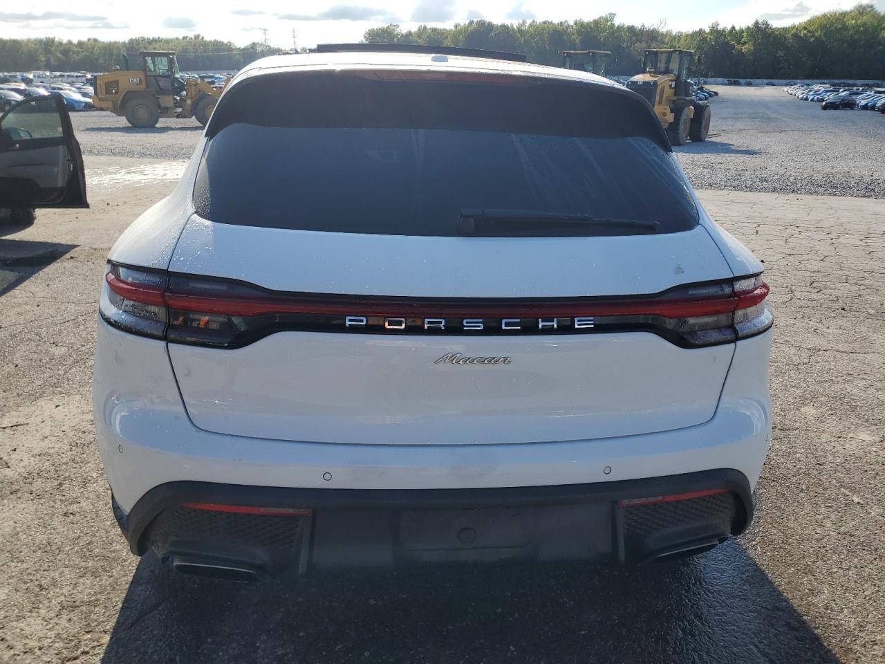 2023 PORSCHE Macan