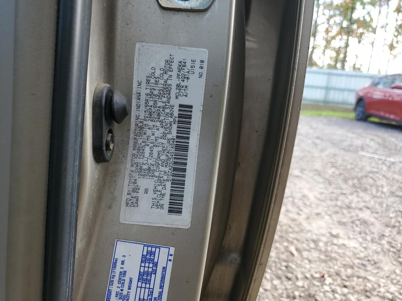 2004 TOYOTA SIENNA