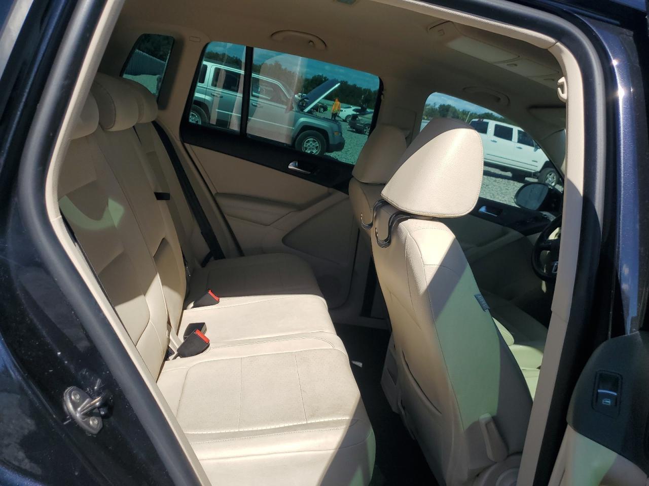 2011 VOLKSWAGEN TIGUAN