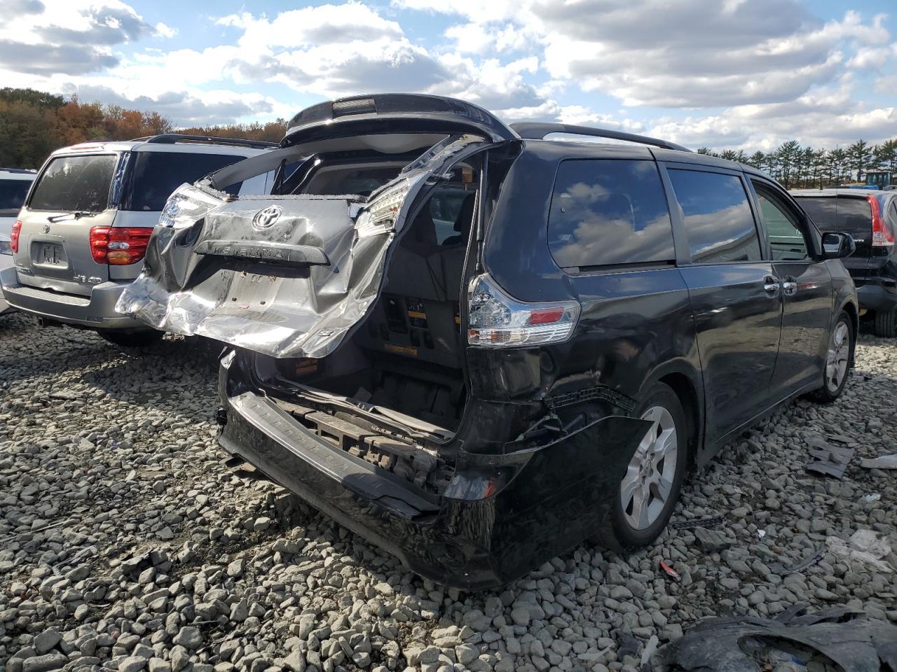 2013 TOYOTA SIENNA