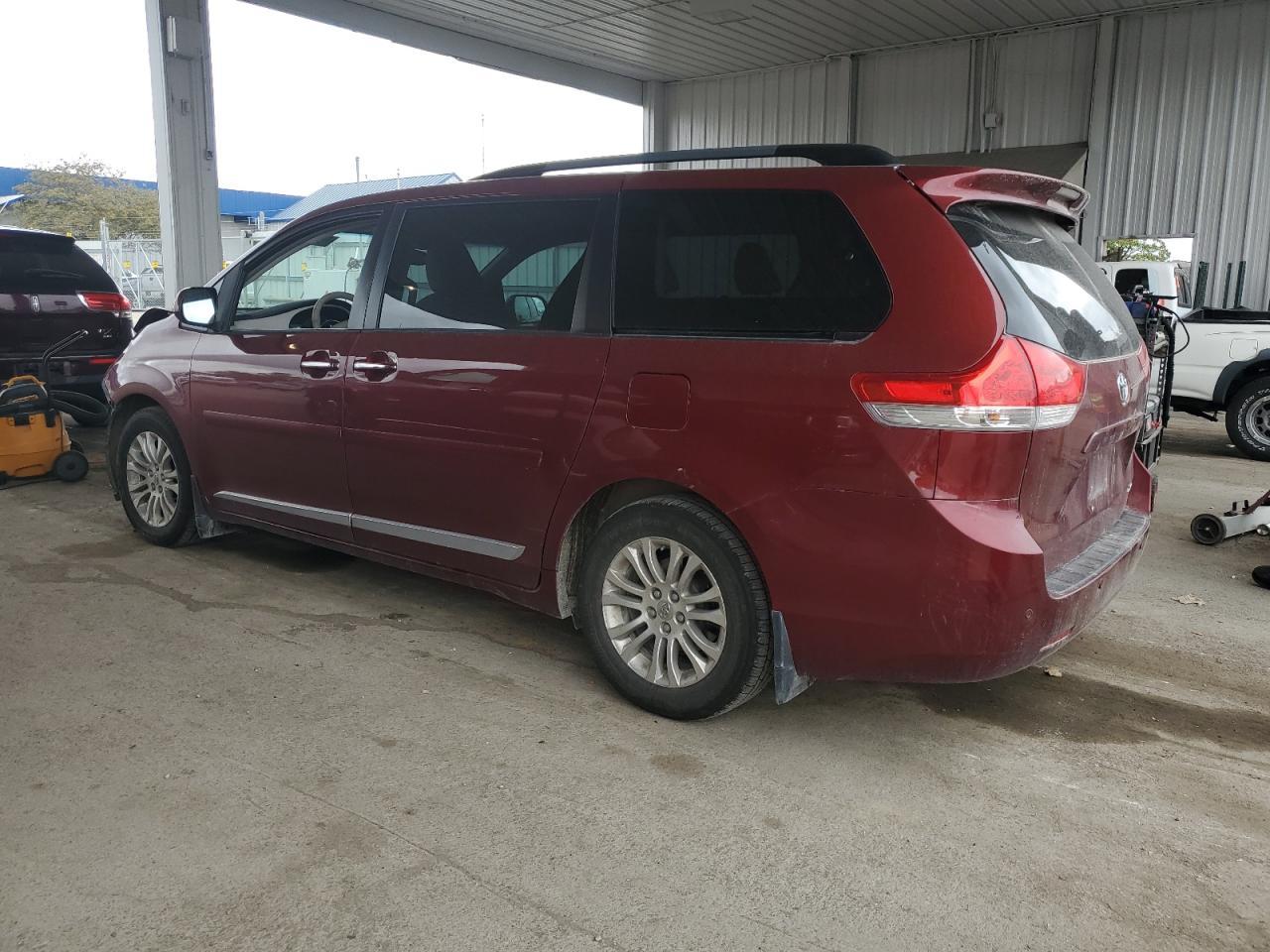 2013 TOYOTA SIENNA