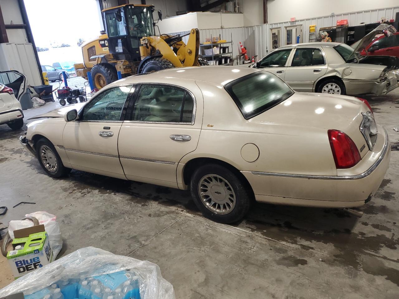 2001 LINCOLN Town Car
