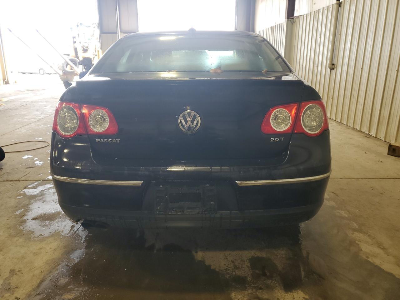 2010 VOLKSWAGEN Passat