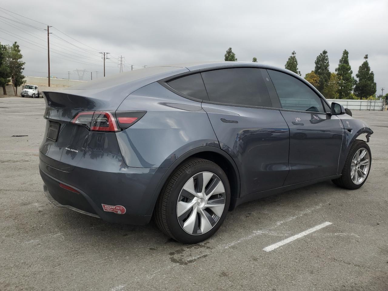 2024 TESLA MODEL Y