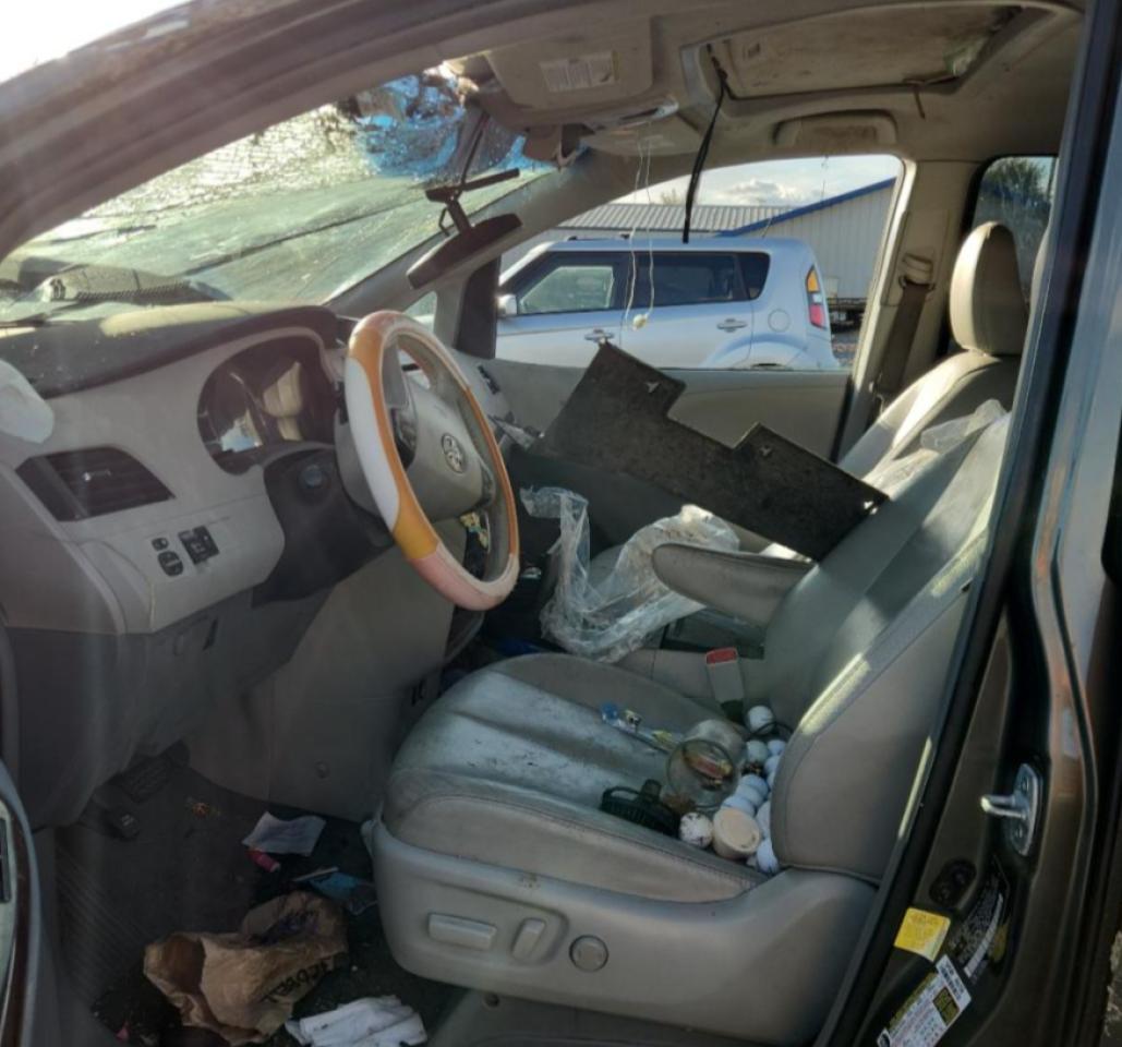 2012 TOYOTA SIENNA
