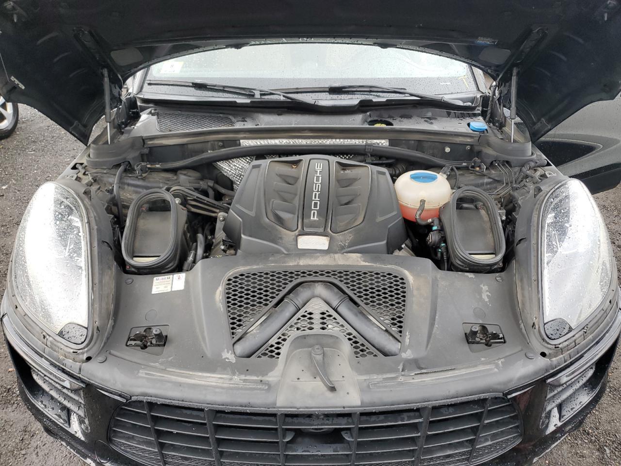 2018 PORSCHE Macan