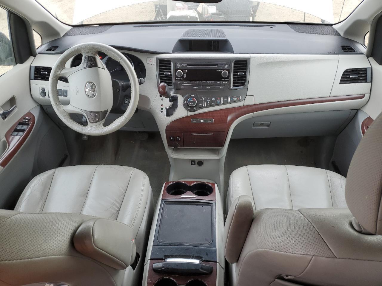 2013 TOYOTA SIENNA