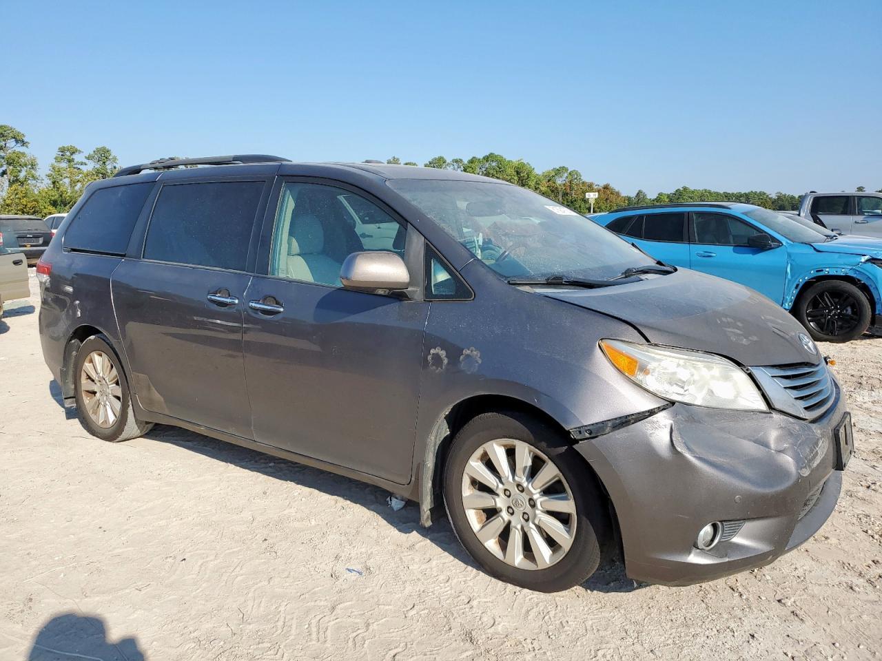 2012 TOYOTA SIENNA