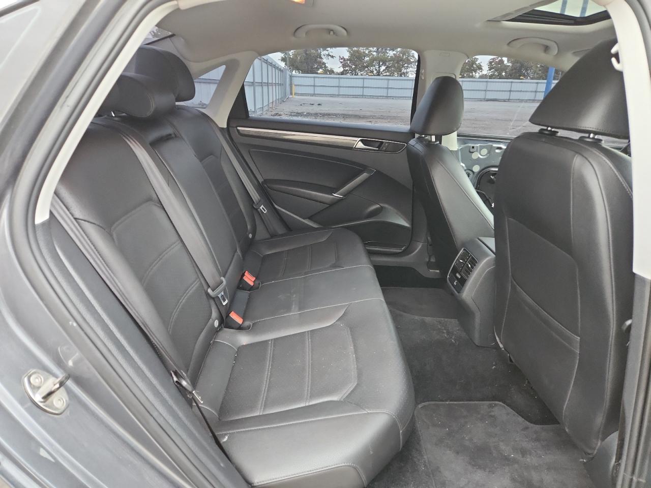 2017 VOLKSWAGEN Passat