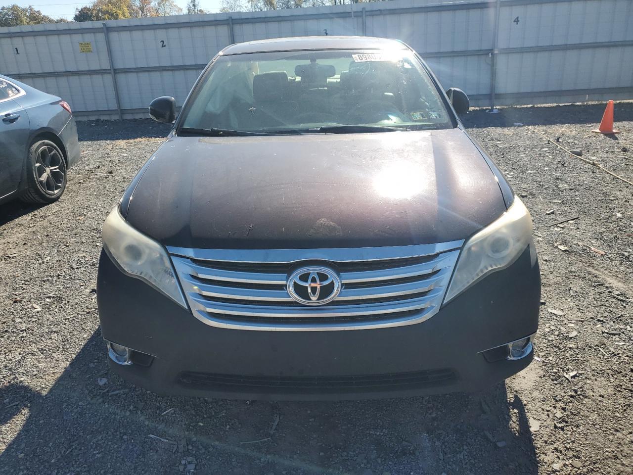 2011 TOYOTA Avalon