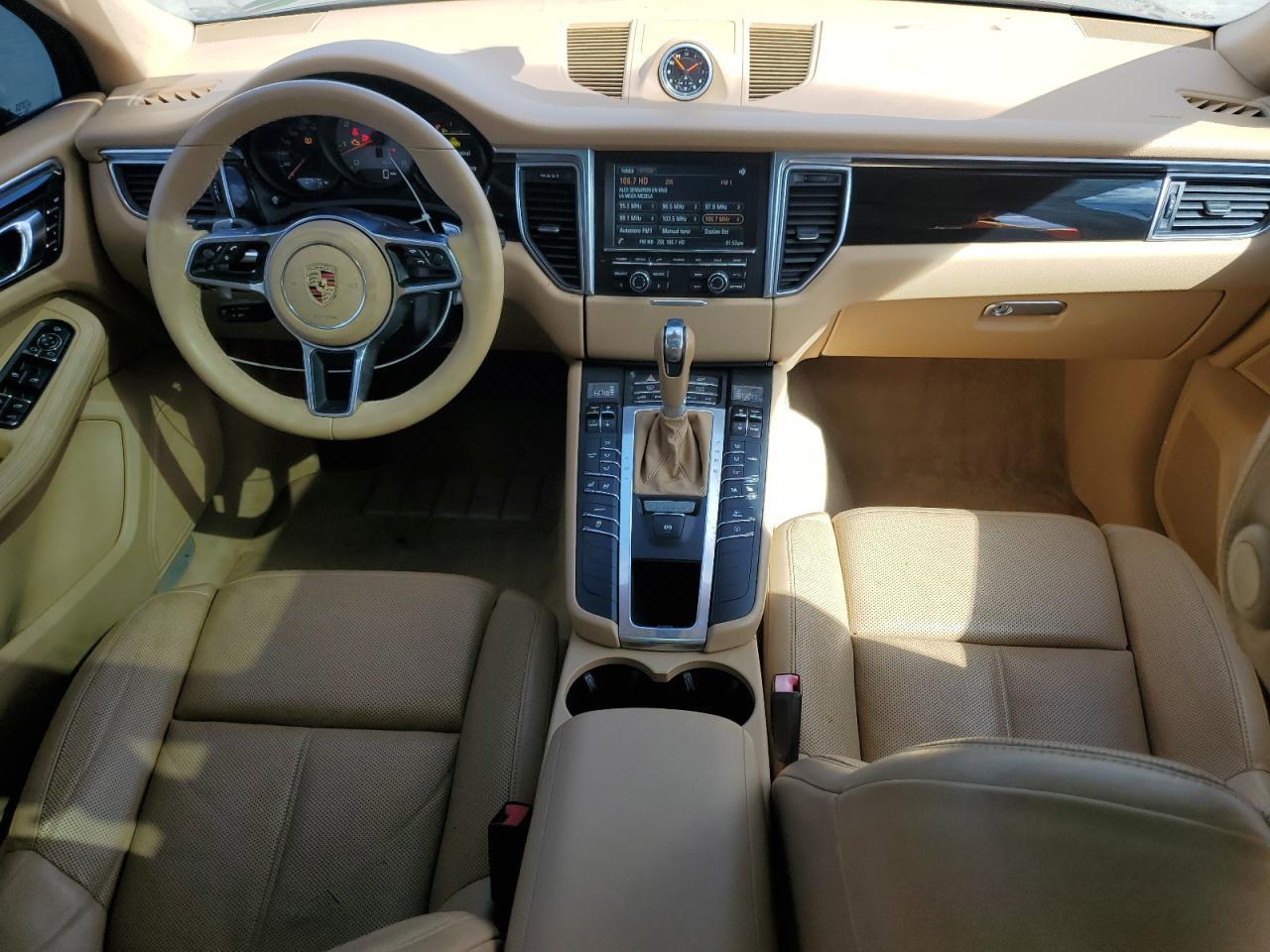 2016 PORSCHE Macan