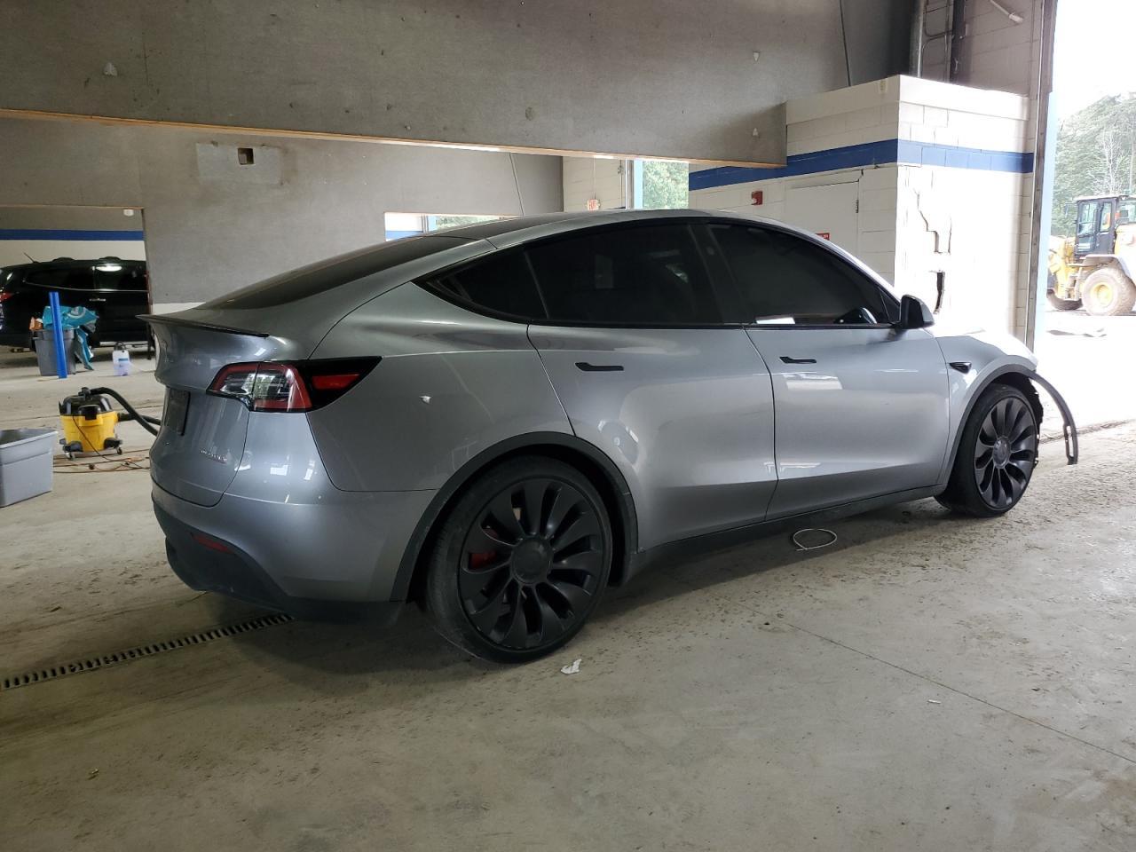 2024 TESLA MODEL Y