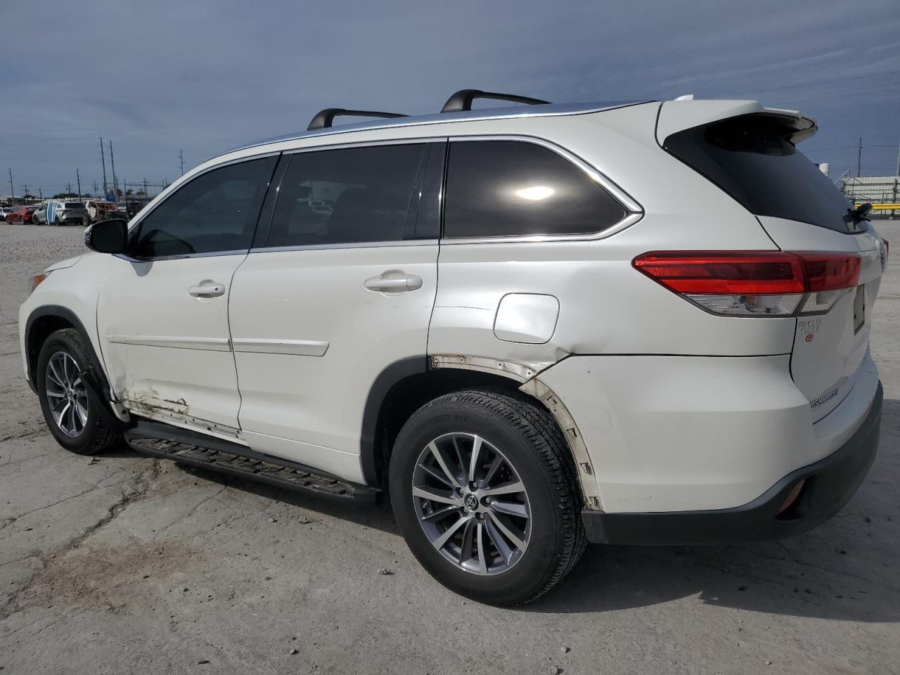 2017 TOYOTA HIGHLANDER