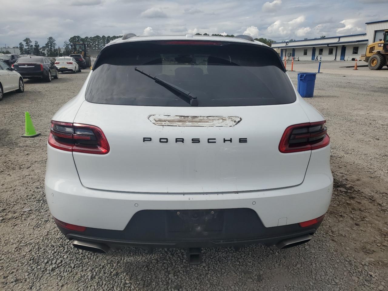 2018 PORSCHE Macan