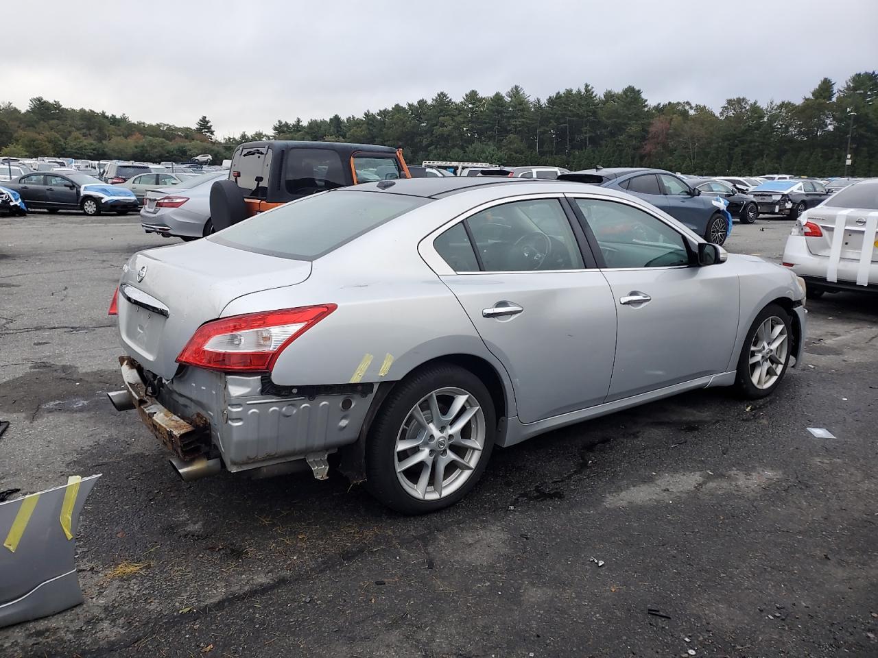 2010 NISSAN Maxima