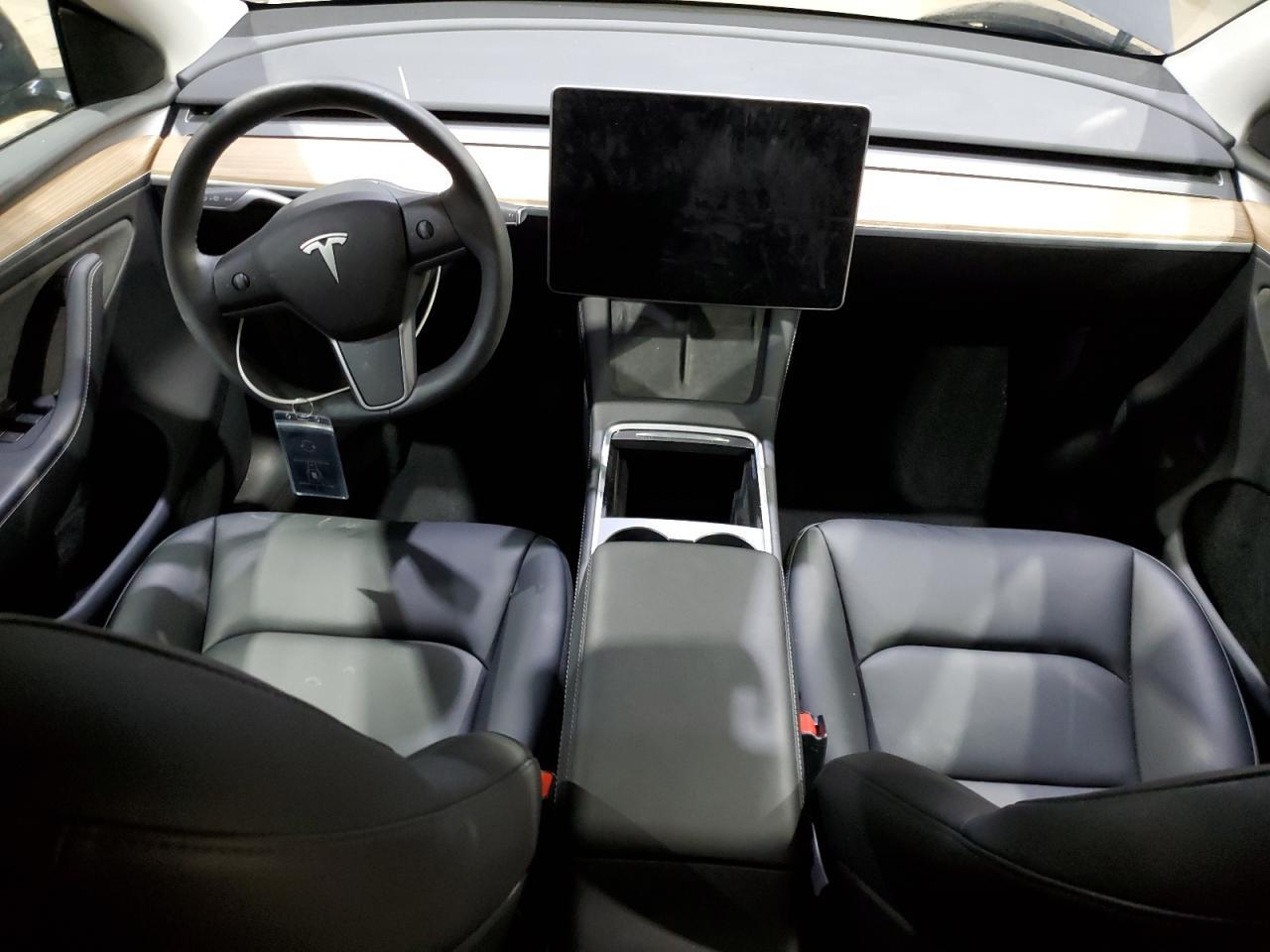 2025 TESLA MODEL Y