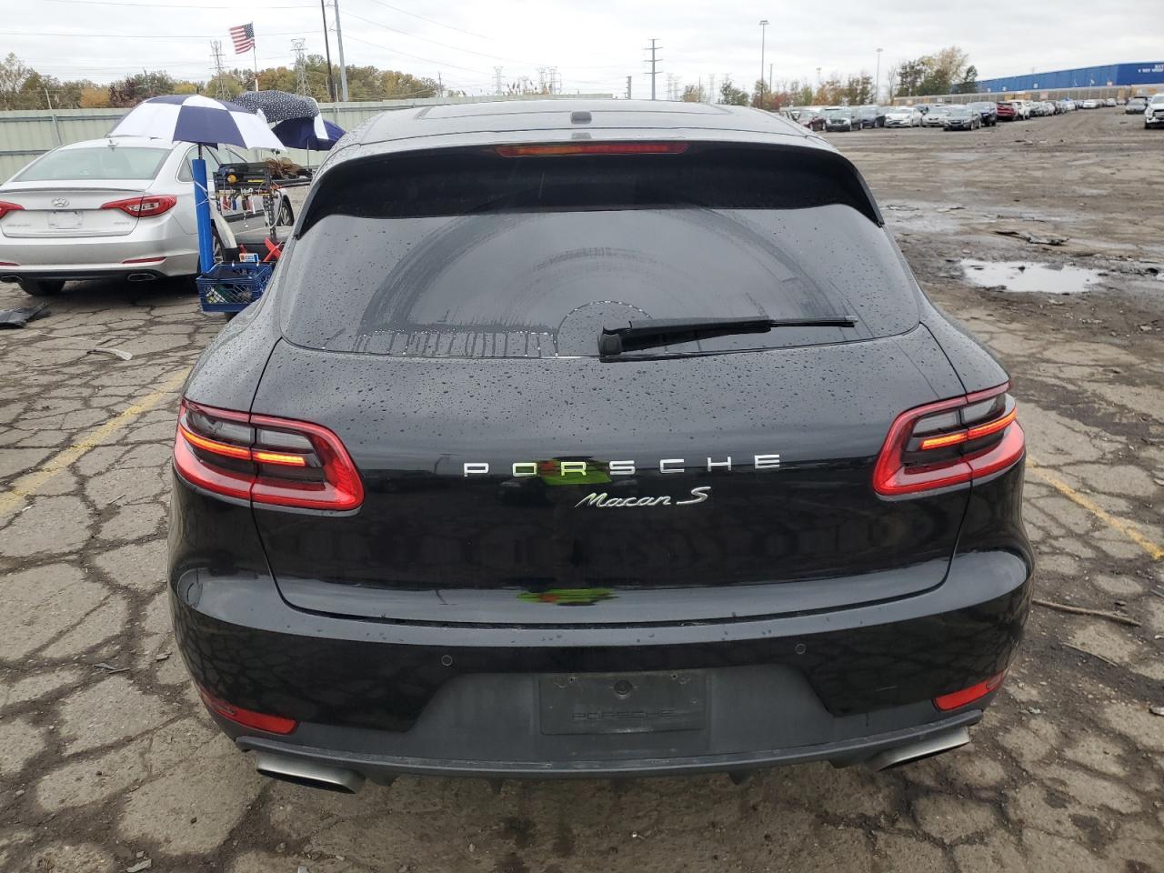 2017 PORSCHE Macan