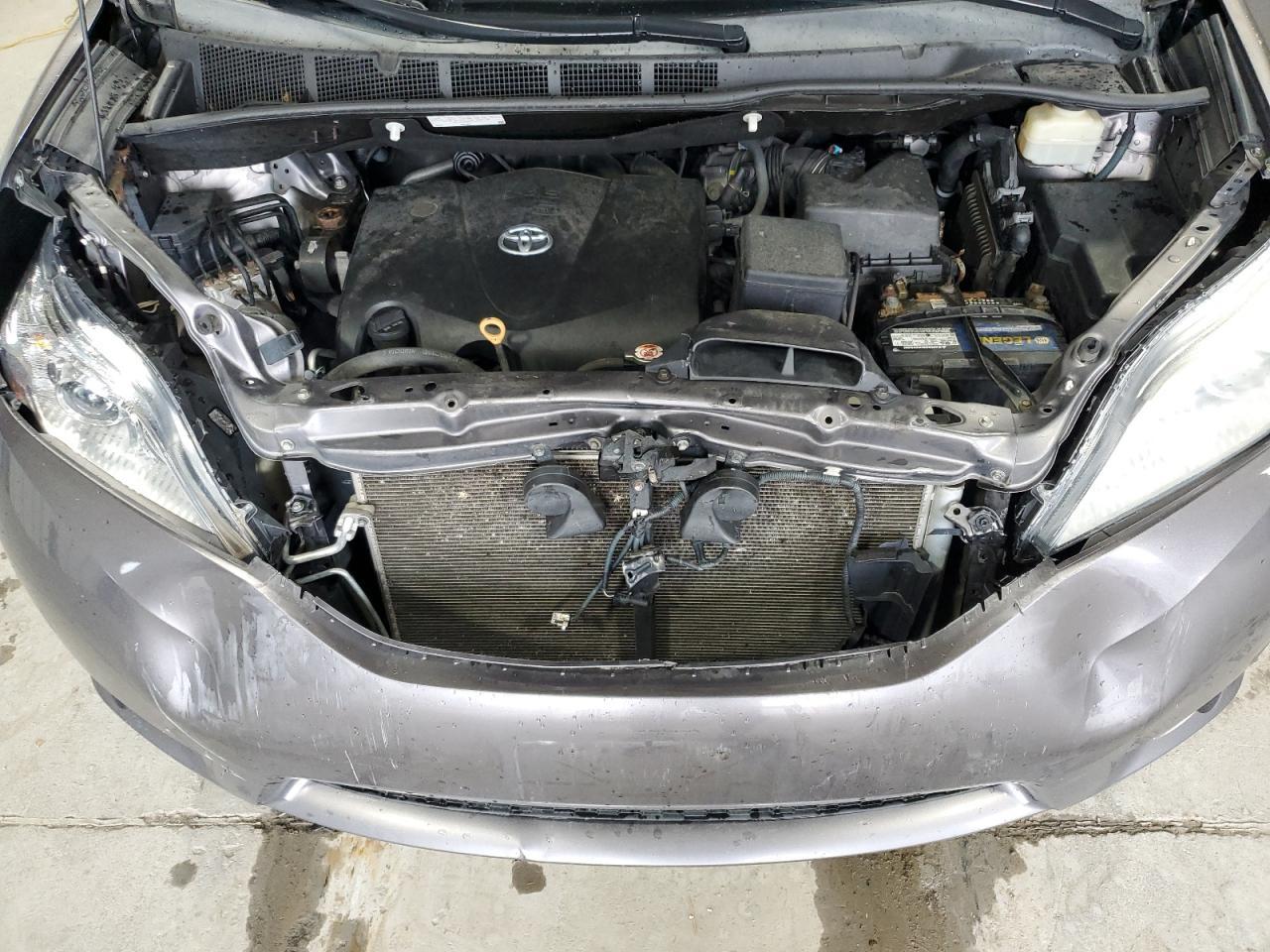 2017 TOYOTA SIENNA
