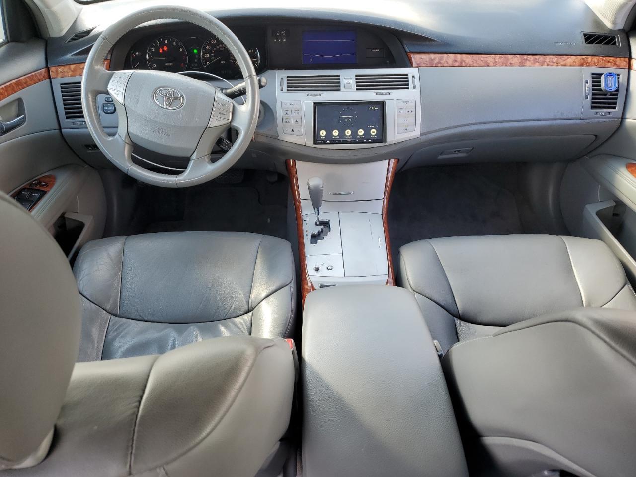 2005 TOYOTA Avalon