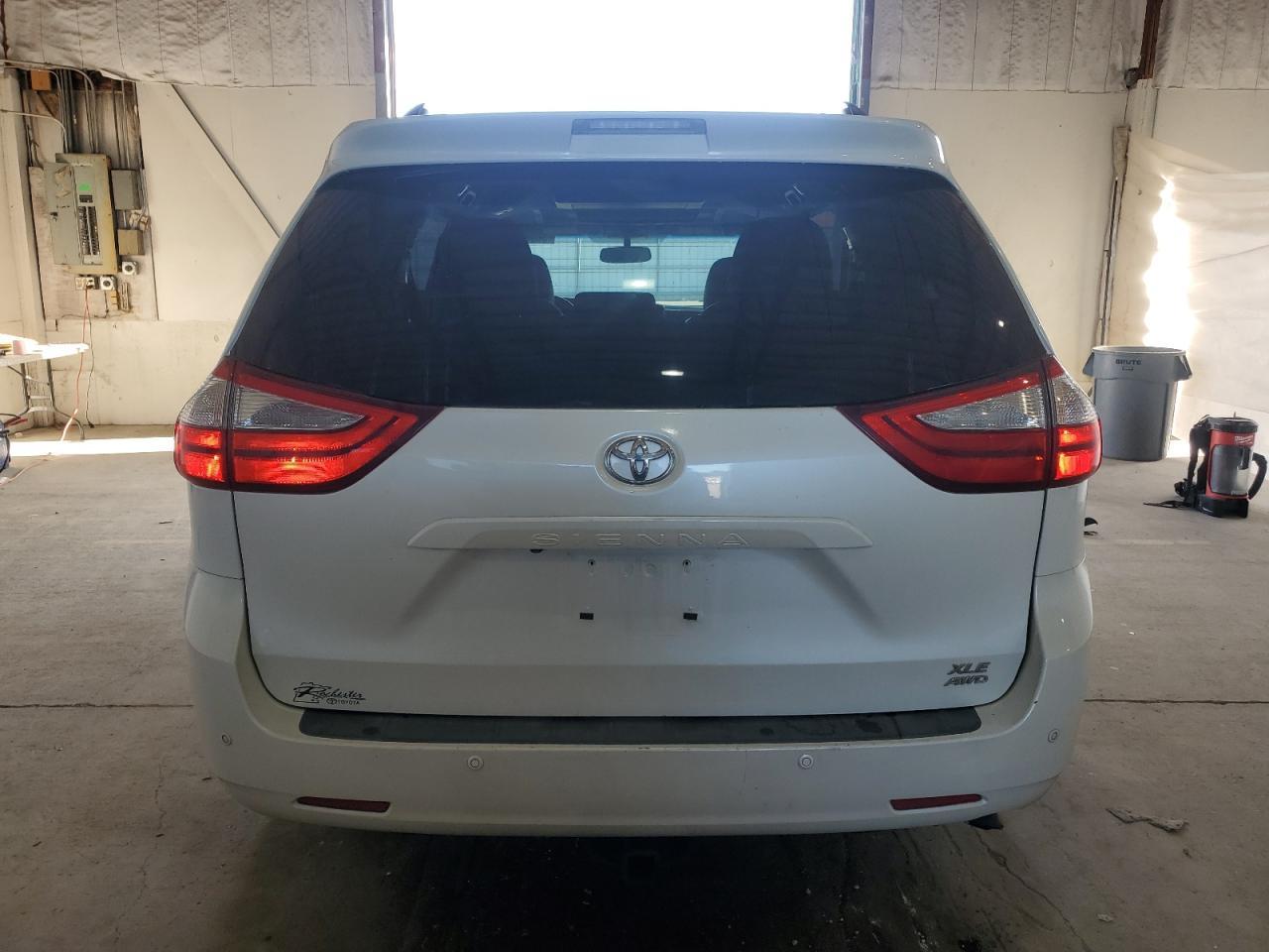 2015 TOYOTA SIENNA