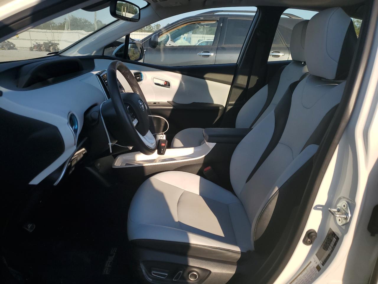2017 TOYOTA PRIUS