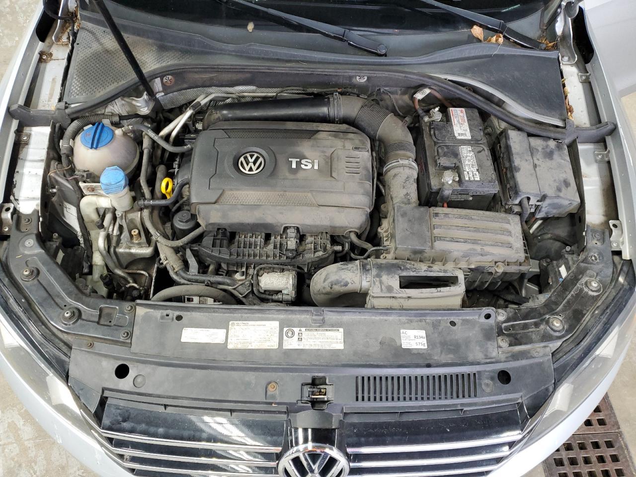 2014 VOLKSWAGEN Passat