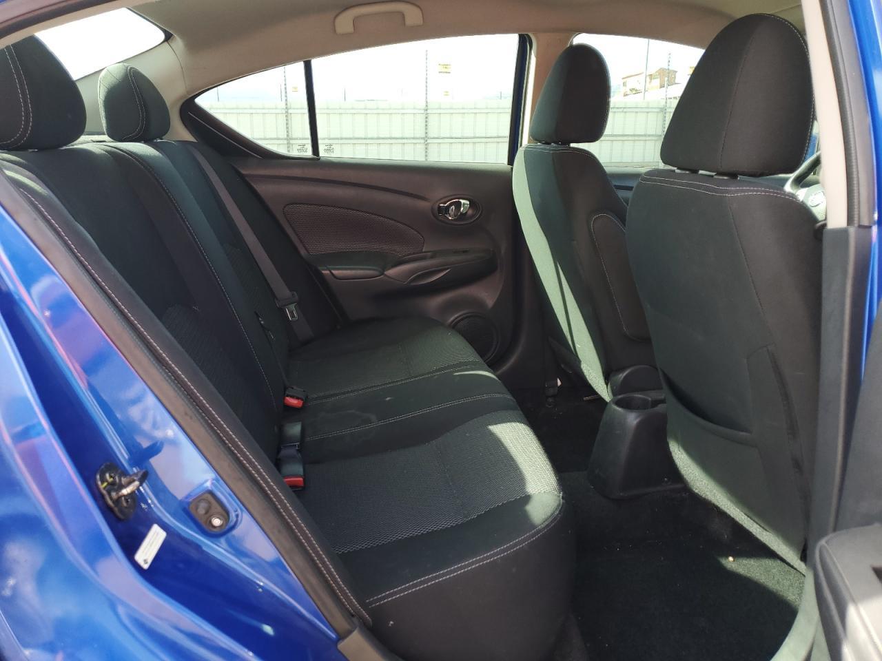 2017 NISSAN VERSA