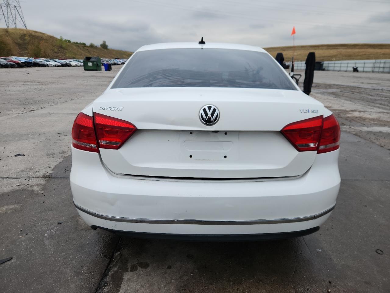 2014 VOLKSWAGEN Passat