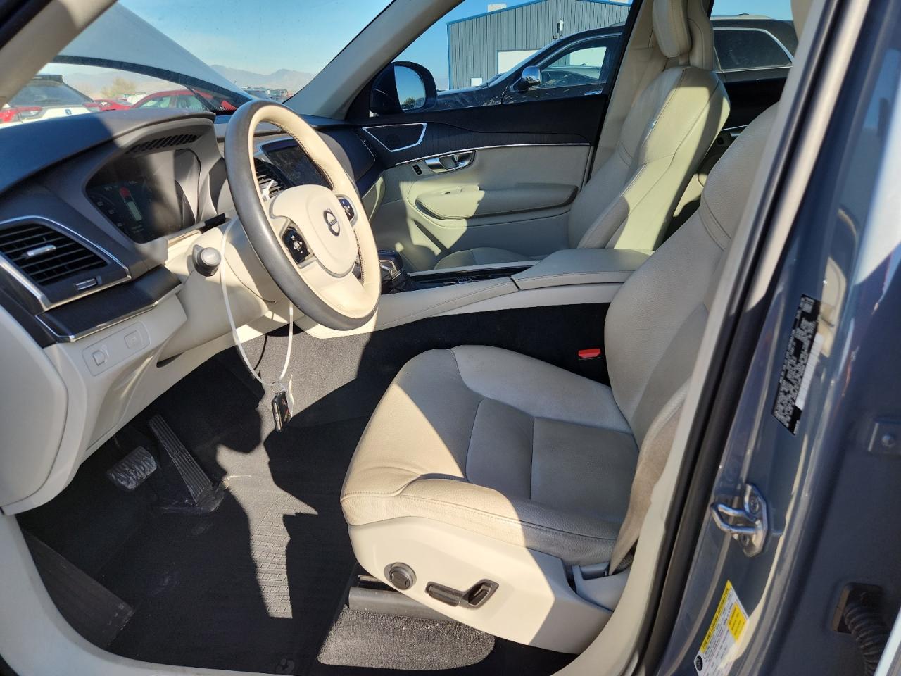 2020 VOLVO XC90