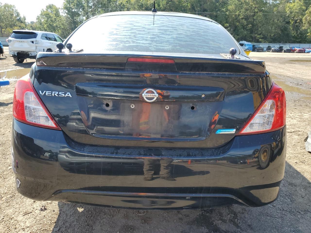 2015 NISSAN VERSA