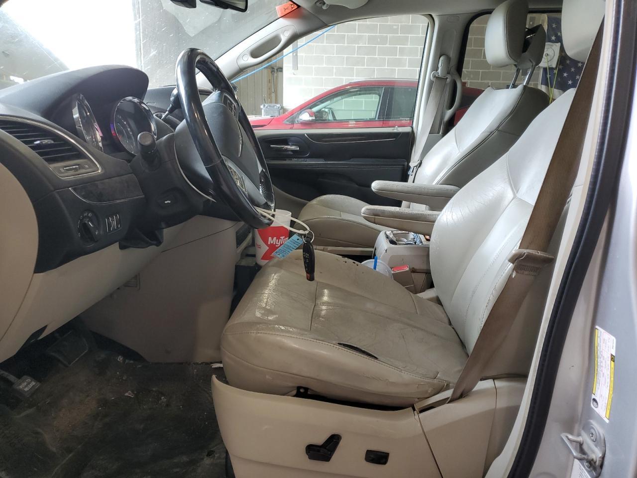 2011 CHRYSLER Town & Country