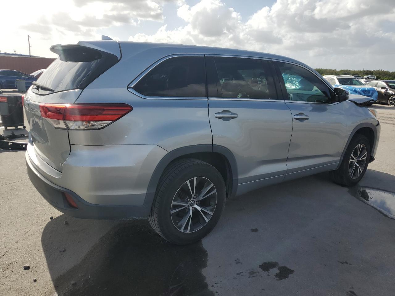 2017 TOYOTA HIGHLANDER