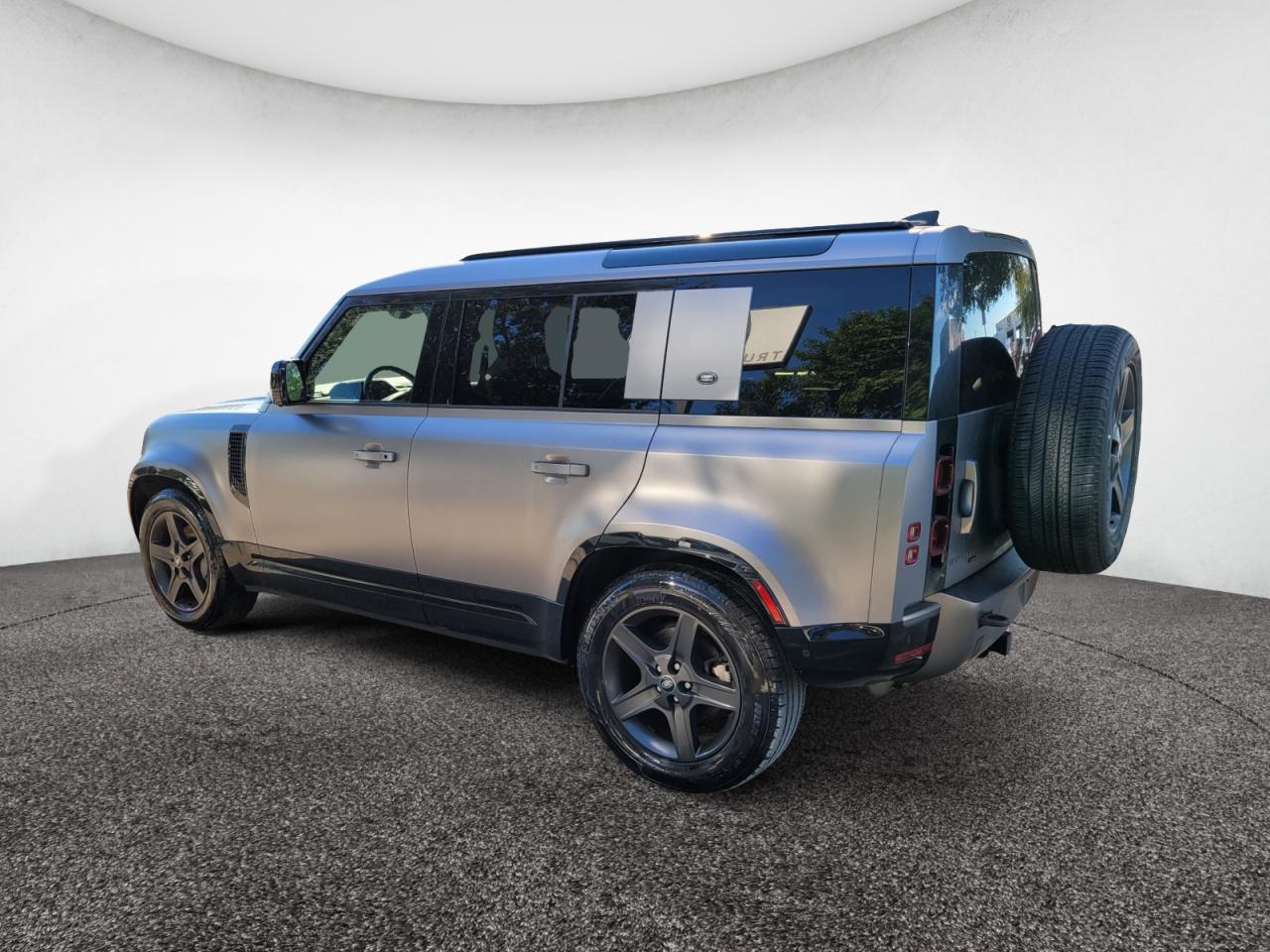 2022 LAND ROVER Defender