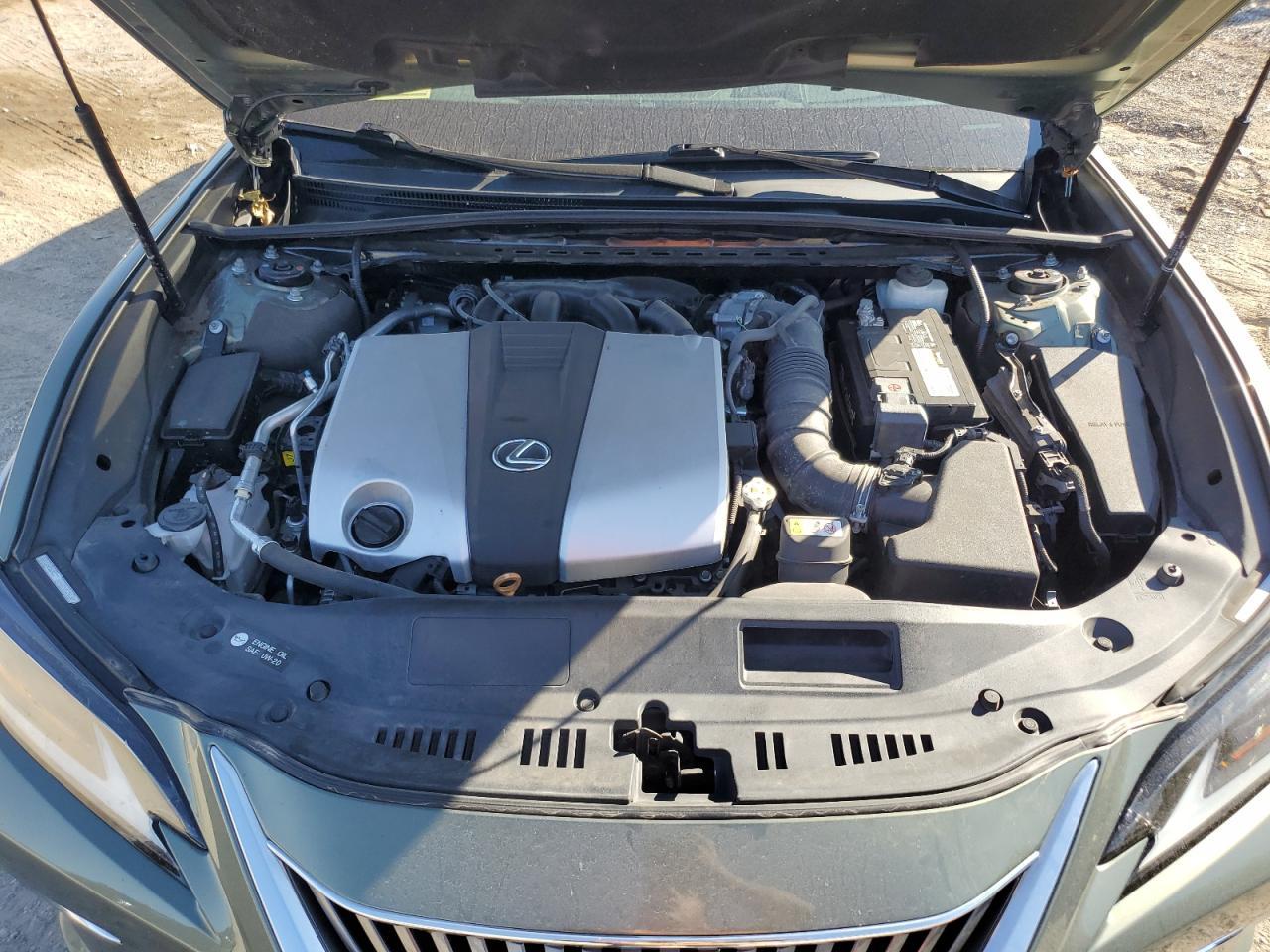 2019 LEXUS Es
