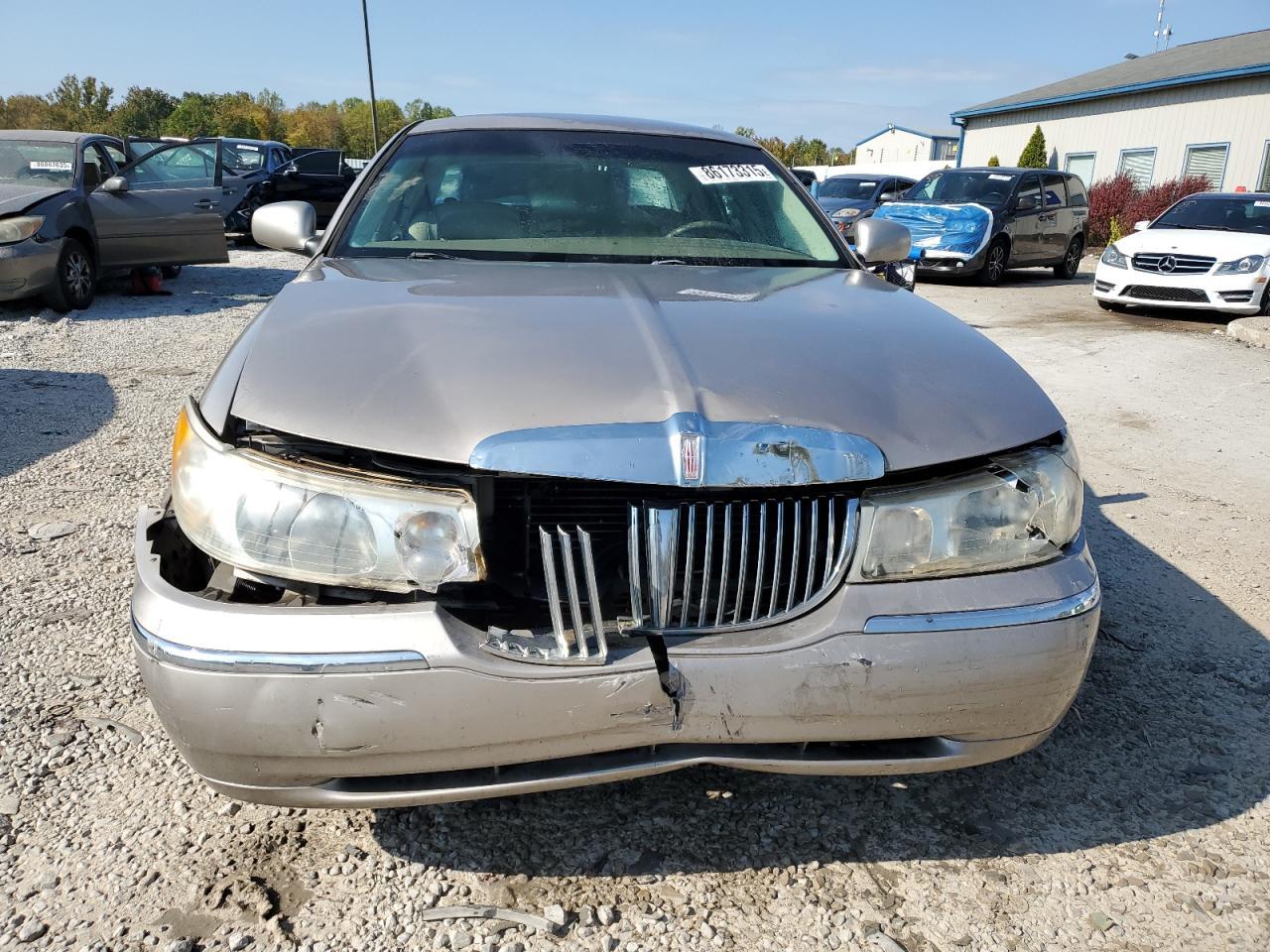 2000 LINCOLN Town Car