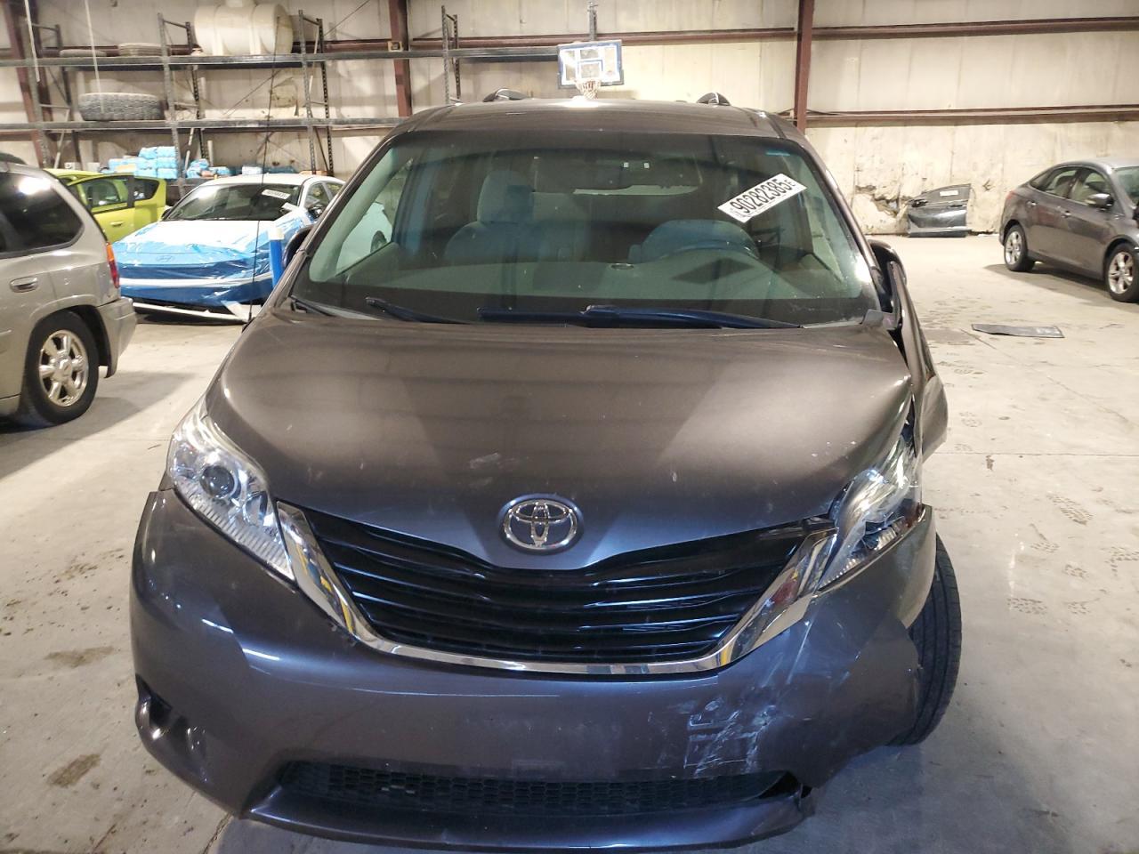 2013 TOYOTA SIENNA