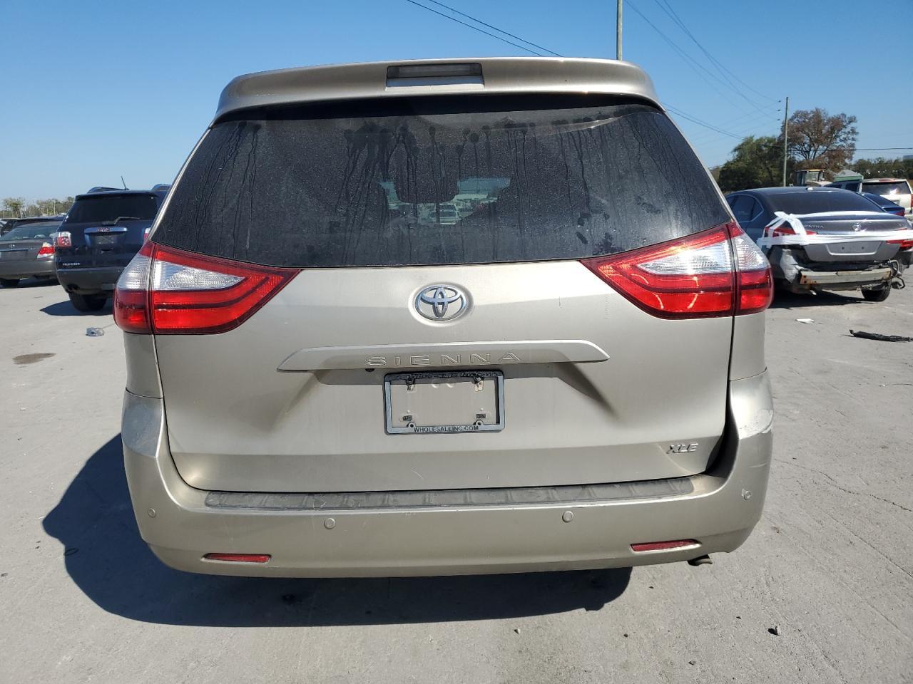 2017 TOYOTA SIENNA