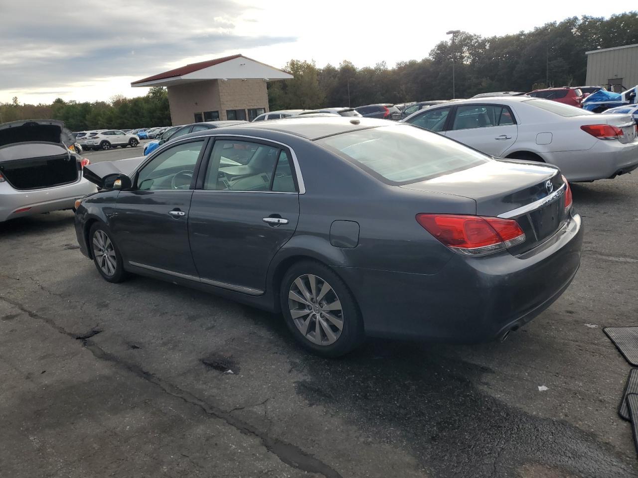 2011 TOYOTA Avalon
