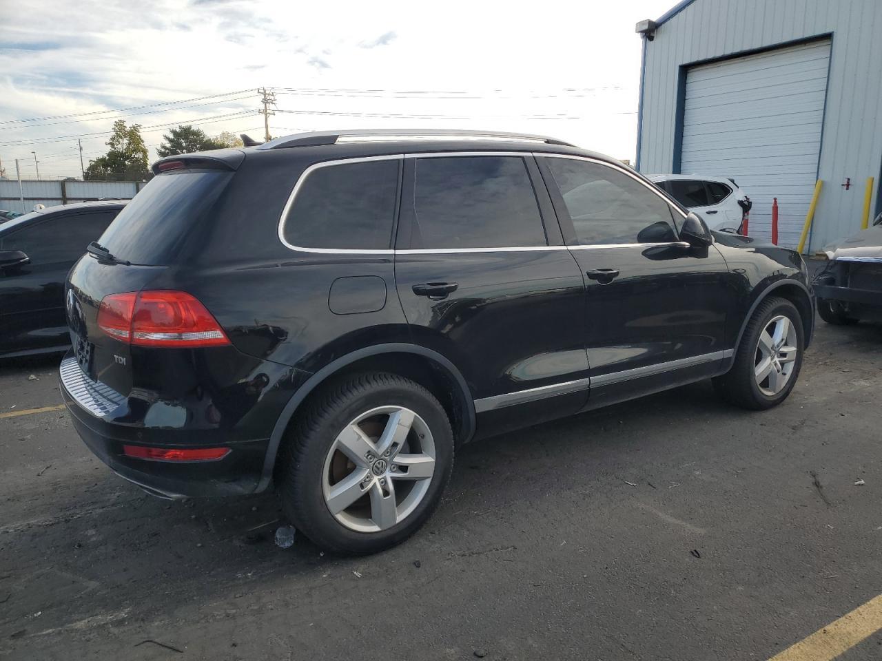 2012 VOLKSWAGEN Touareg
