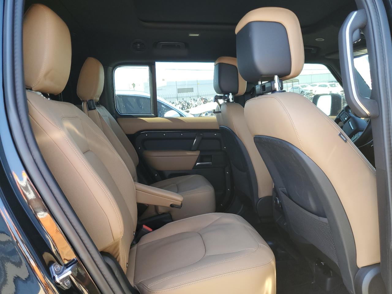 2025 LAND ROVER Defender