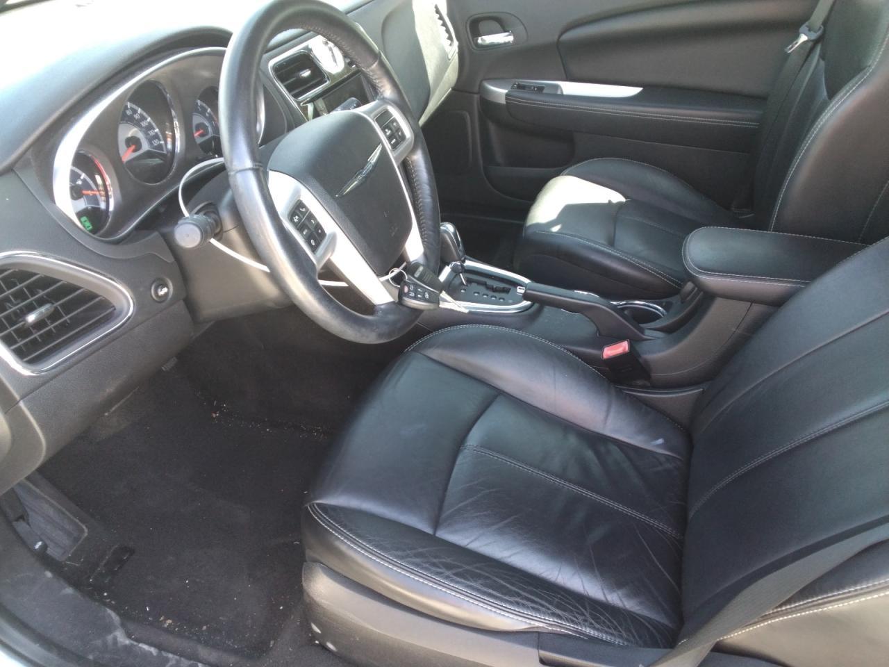 2011 CHRYSLER 200