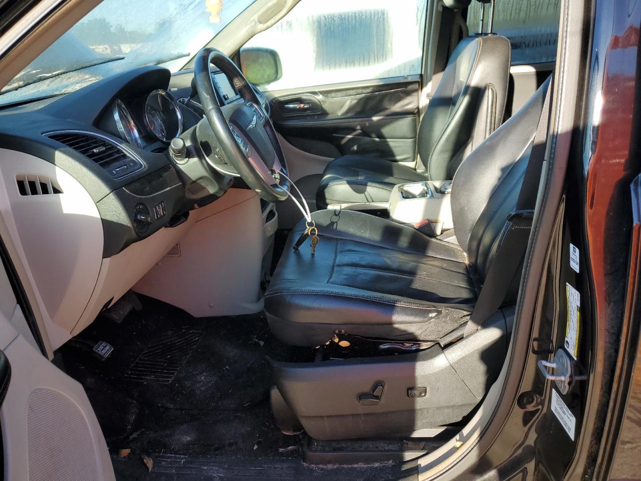 2014 CHRYSLER Town & Country