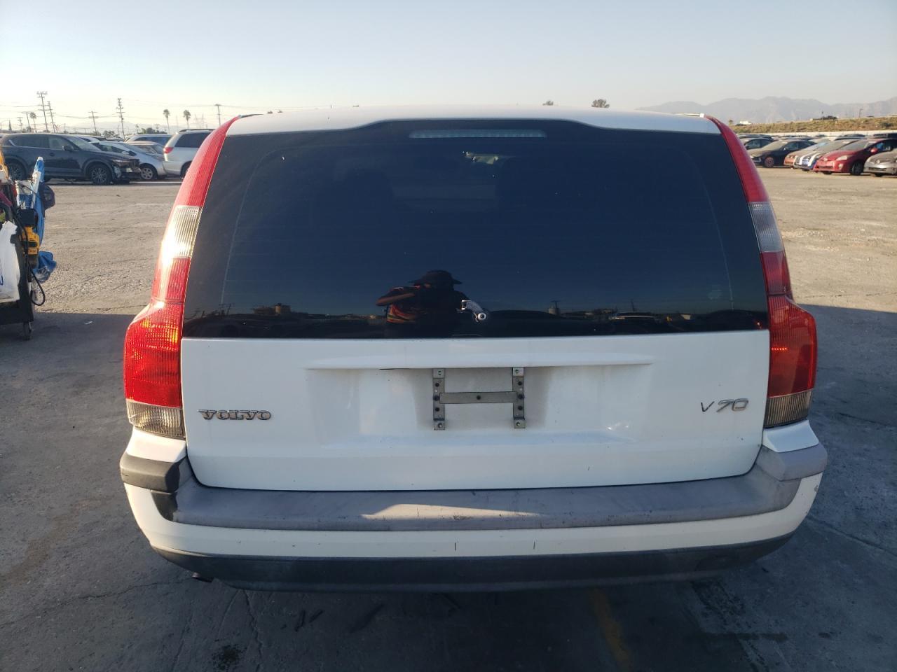 2004 VOLVO V70