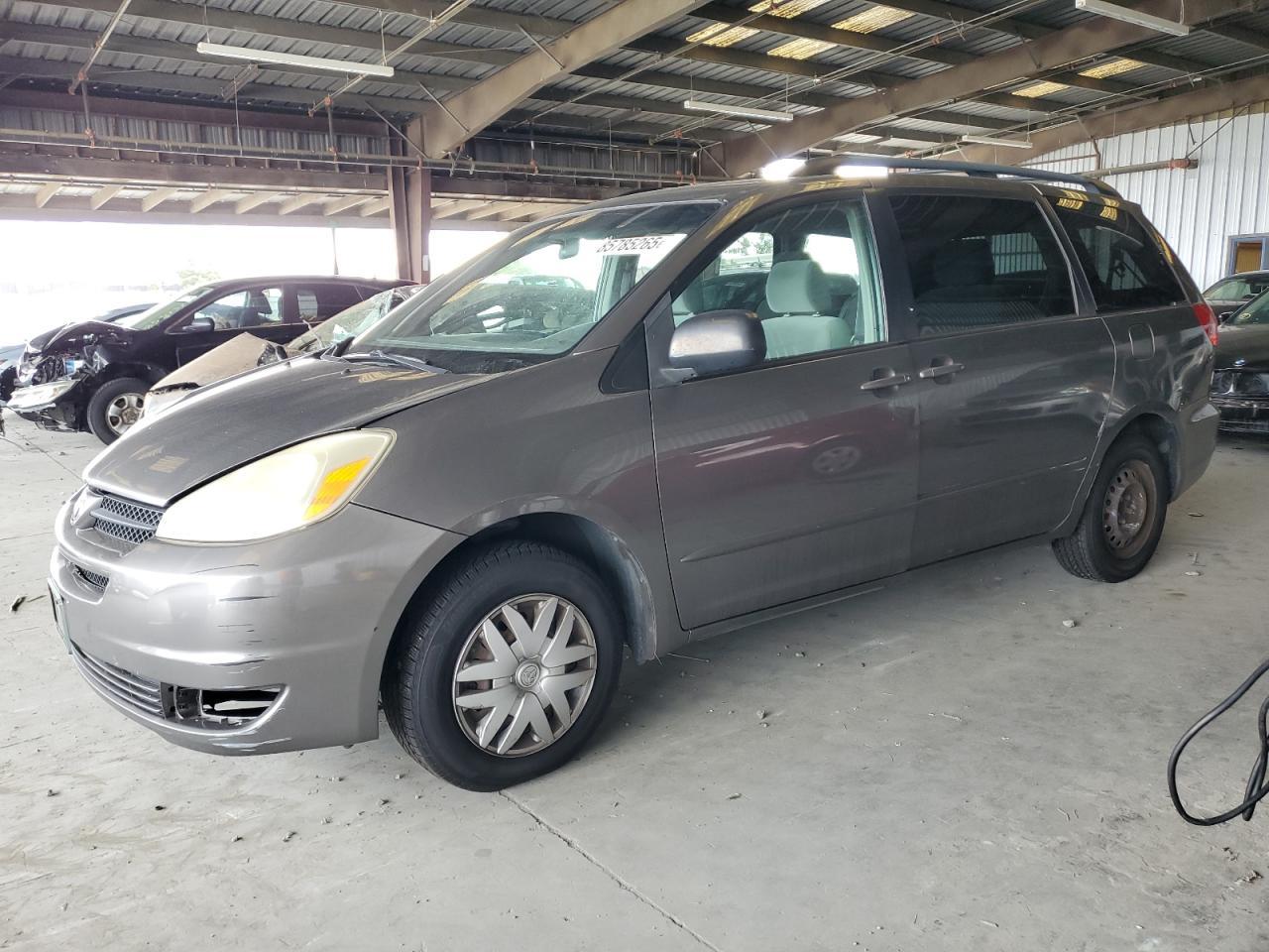 2004 TOYOTA SIENNA