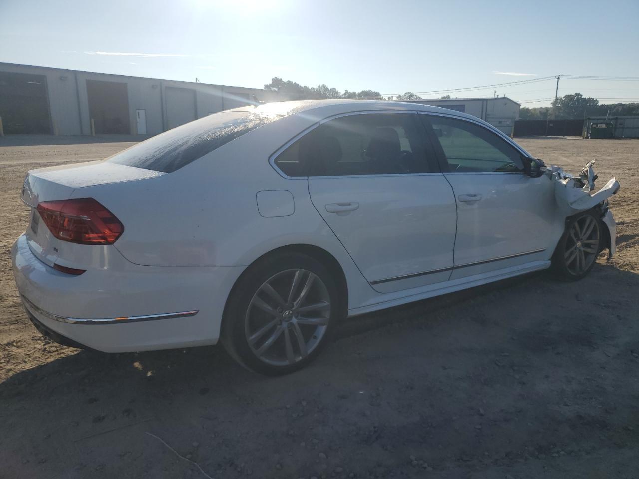 2016 VOLKSWAGEN Passat