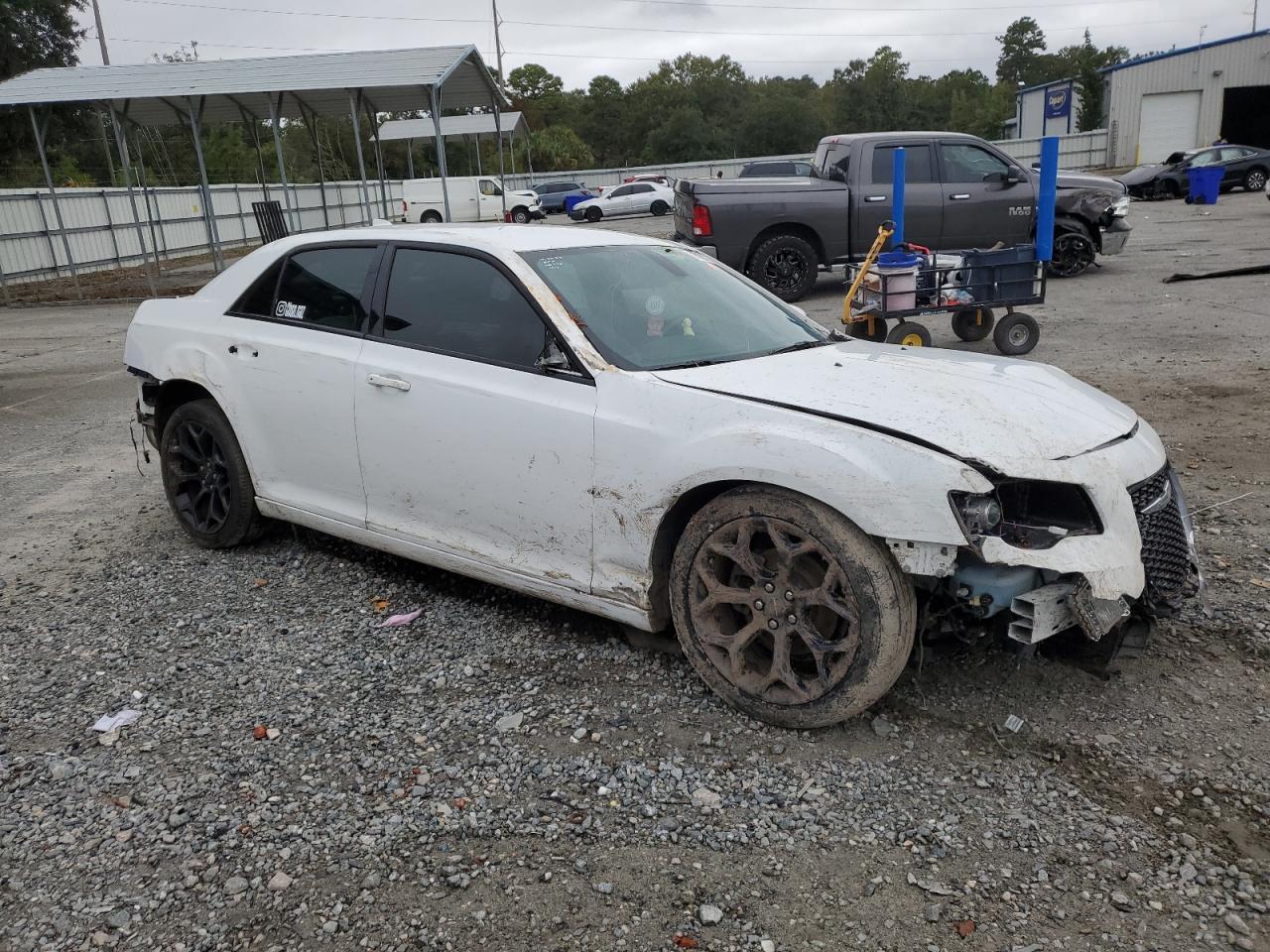 2019 CHRYSLER 300