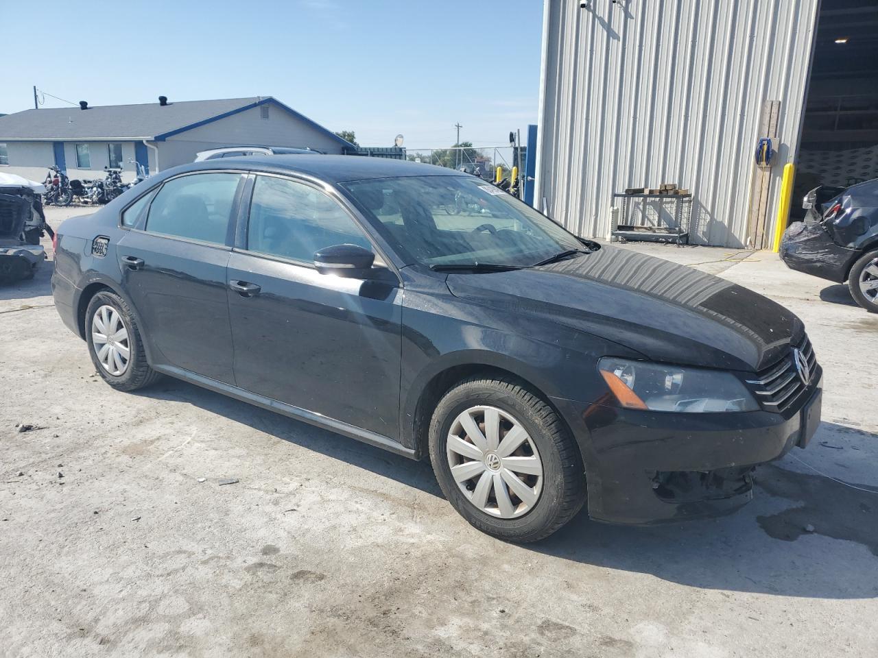 2013 VOLKSWAGEN Passat