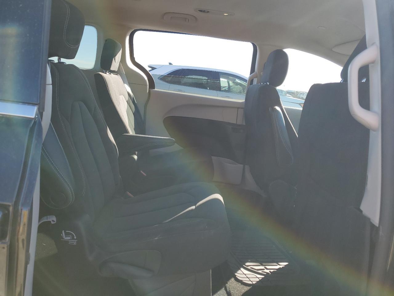 2023 CHRYSLER Voyager